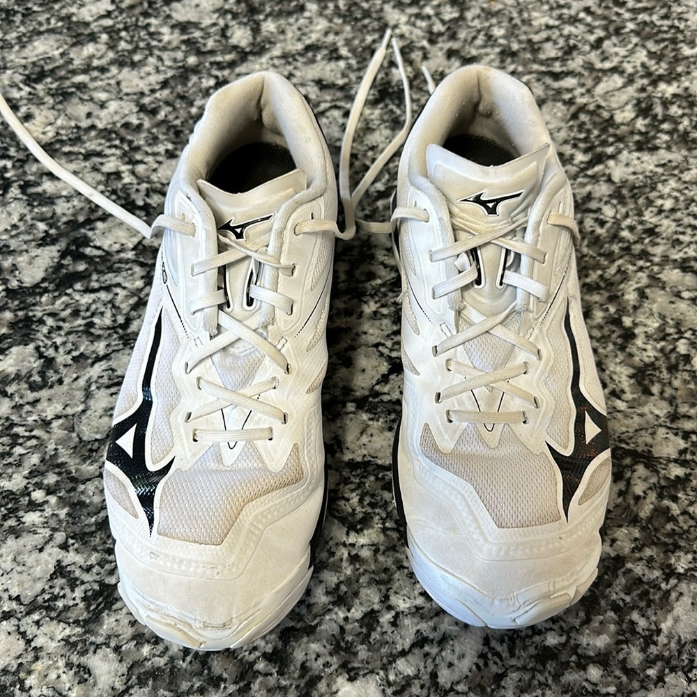 Women’s muzino wave volleyball shoes. Used one season before they got to small.
